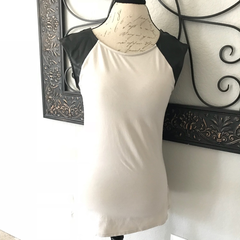 Lot 2 NEW Express Tops - Picture 5 of 8